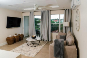 Lou Lou's Cozy Hideaway